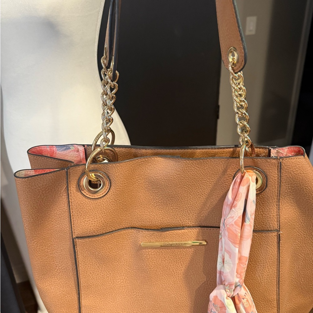 Steve Madden Tan Tote with Gold Chain